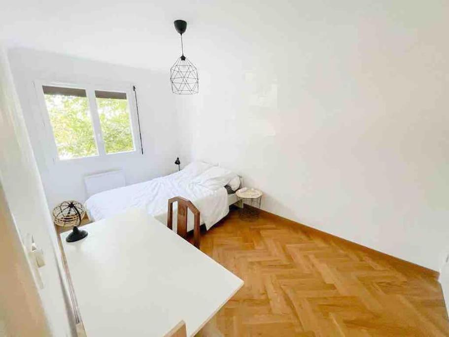 Appartement Spacieux Avec Parking Gratuit Sete Ngoại thất bức ảnh